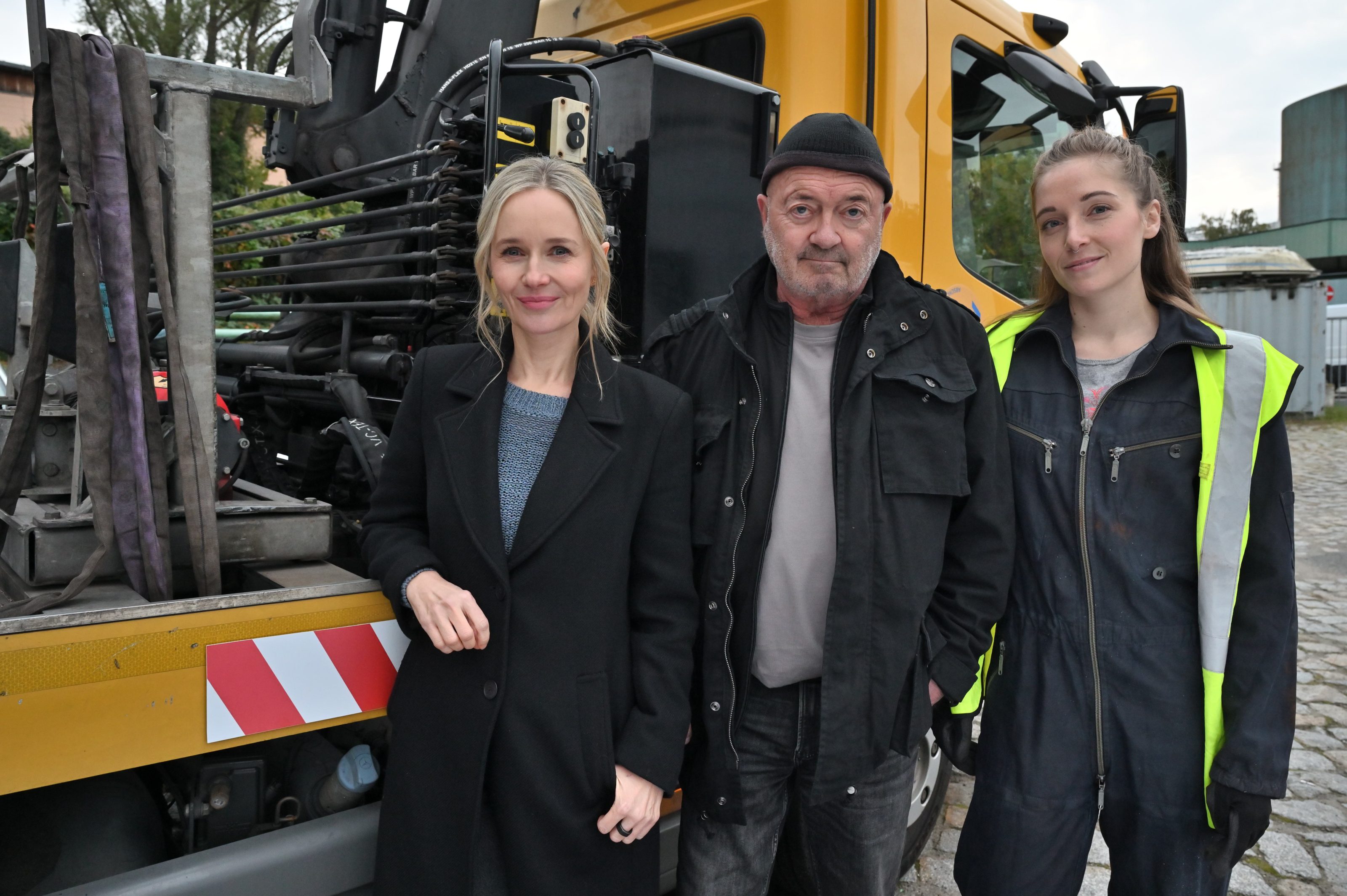 Dreharbeiten zum neuen Fall ABGESCHLEPPT (AT): Linett Wachow (Stefanie Stappenbeck), Otto Garber (Florian Martens) und Jana Hellwig (Rosa Falkenhagen, v.l.n.r.)