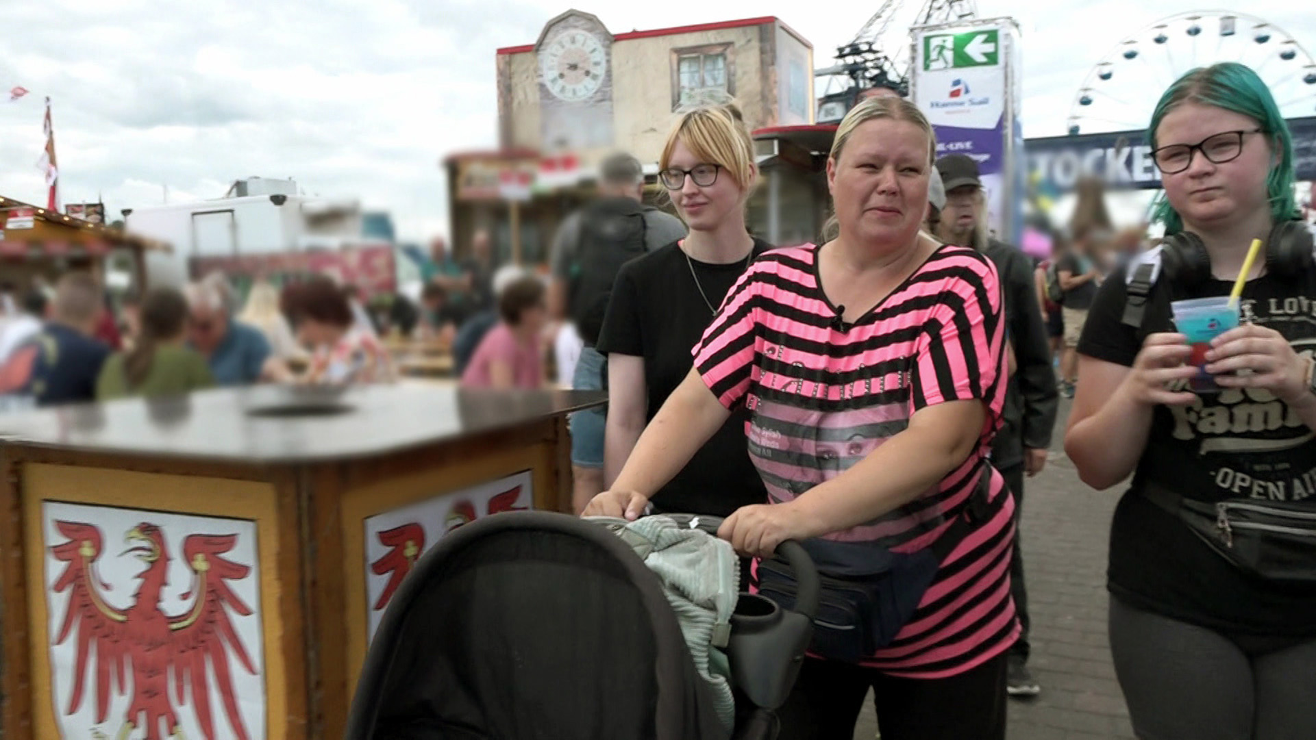 Sandra (16) mit ihrer Familie